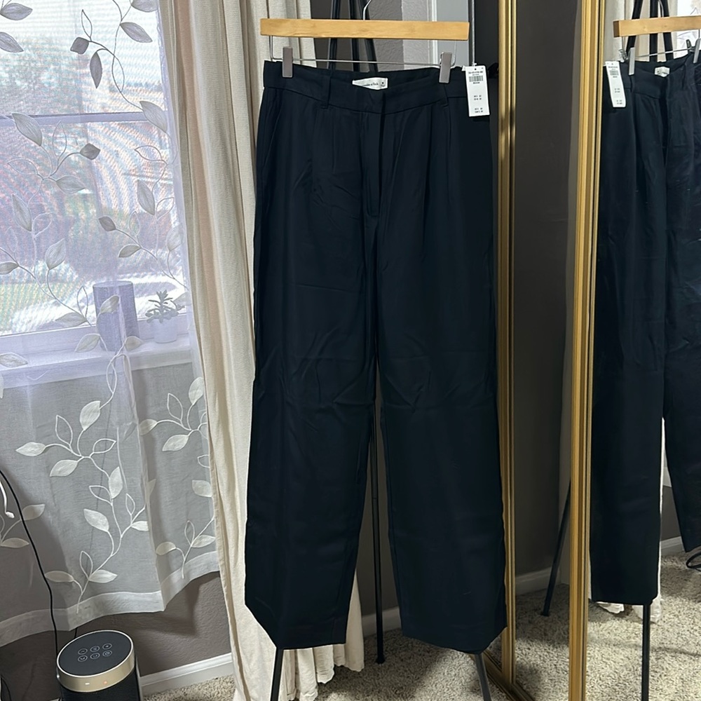 Abercrombie and Fitch, regular size M, black